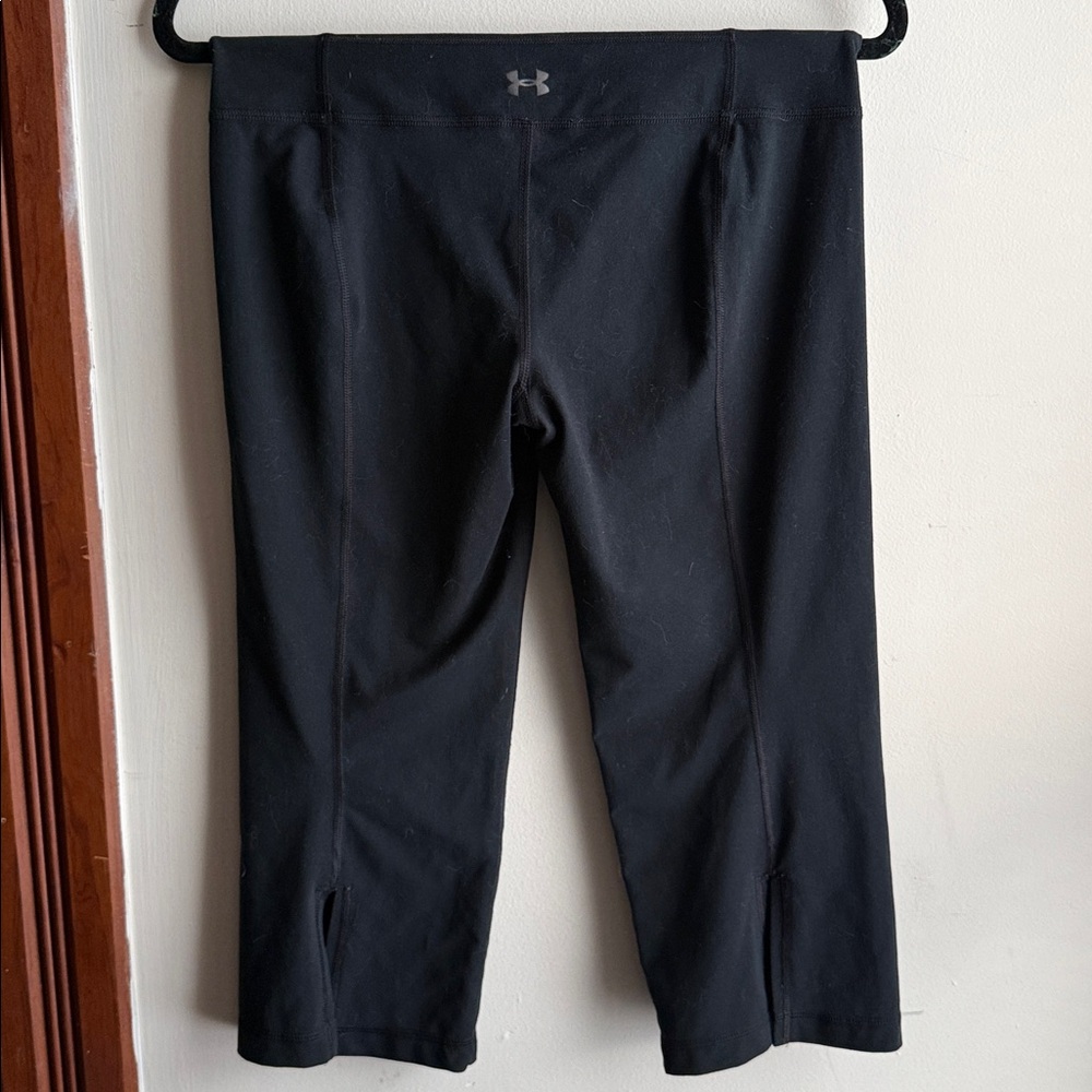 Under Armour Black Capris - Knee Length Leggings